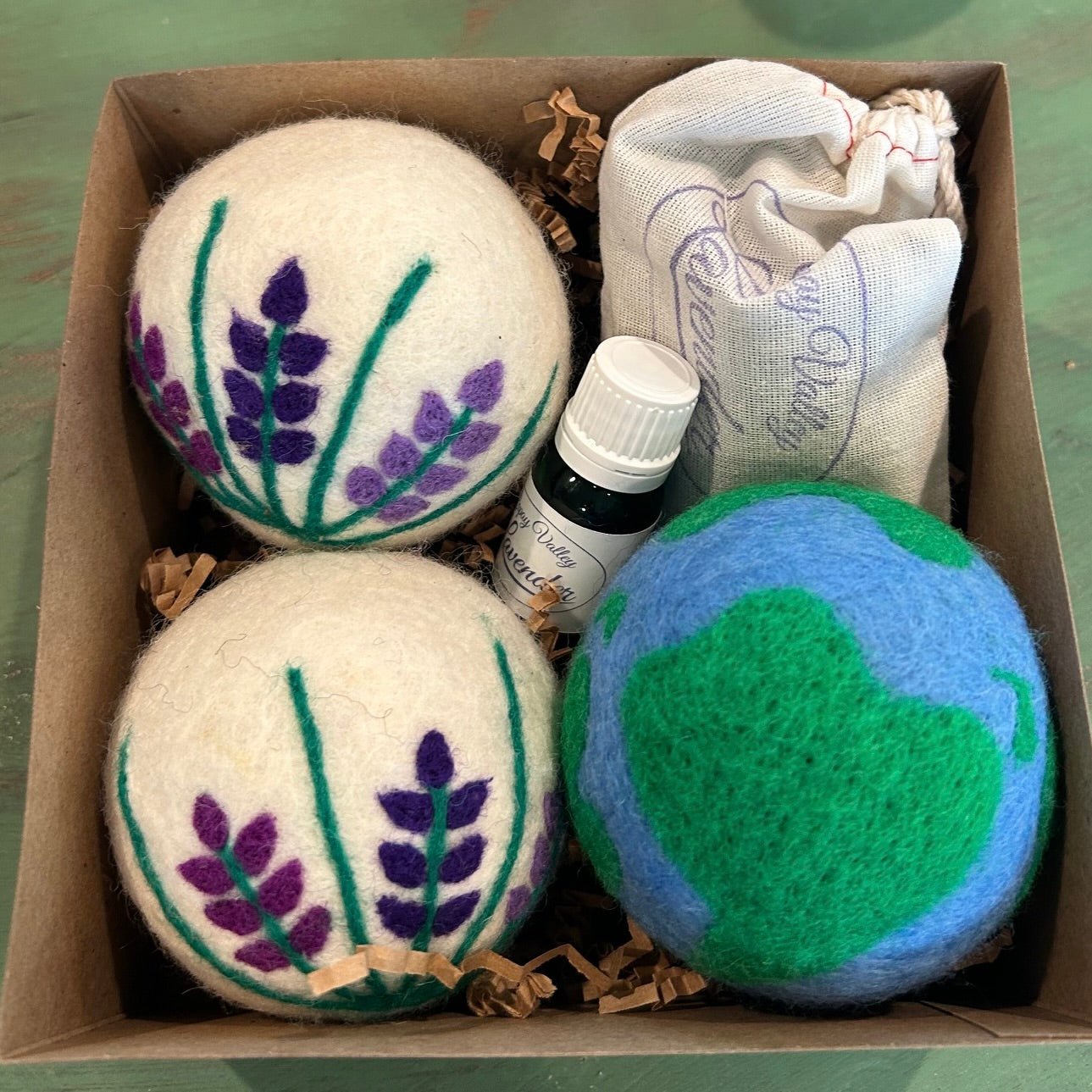 DRYER BALLS & ESSENTIAL OIL